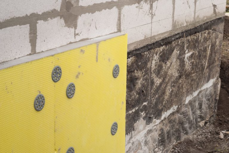 Lábazat: mi a funkciója és hogyan épül fel?